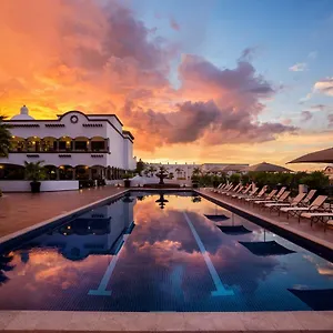 ***** Resort Grand Residences Riviera Cancun, Mexico
